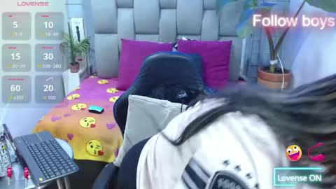 evelin zaens online show from 04/17/26, 04:59