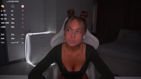 Evelina online show from 10/26/25, 12:44