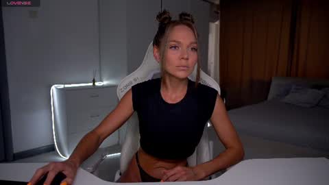 Snapshot of evelina_fox chatting on 06/28/26, 01:39 Evelina online show from 06/28/26, 01:39