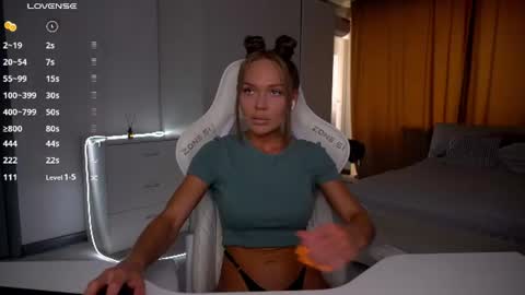 Snapshot of evelina_fox chatting on 07/03/26, 11:38 Evelina online show from 07/03/26, 11:38