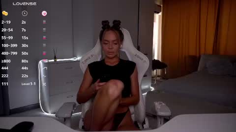 Snapshot of evelina_fox chatting on 07/16/26, 01:17 Evelina online show from 07/16/26, 01:17