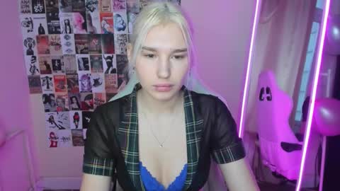 Evelina online show from 12/23/25, 02:42