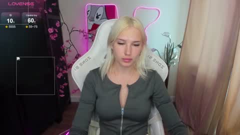 Snapshot of evelinalu chatting on 07/19/26, 01:20 Evelina online show from 07/19/26, 01:20