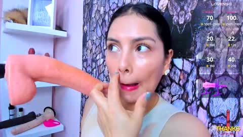 Evelinn belen online show from 11/06/25, 11:44