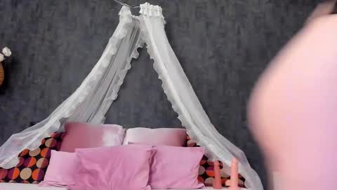 evellynereys online show from 09/18/25, 03:19