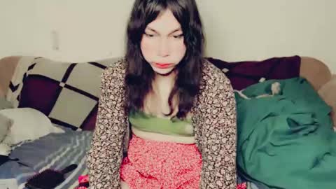 Snapshot of evelyn420521 chatting on 12/27/24, 05:59 evelyn420521 online show from 12/27/24, 05:59