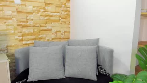 Snapshot of evelyn__rose1 chatting on 08/06/26, 02:13 evelyn__rose1 online show from 08/06/26, 02:13