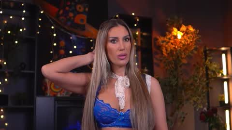 Evelyn online show from 12/20/25, 07:21