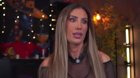 Evelyn online show from 03/25/26, 07:20