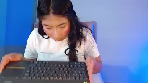 Snapshot of evelyn_flores1 chatting on 07/14/26, 03:22 online show from 07/14/26, 03:22