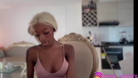 E V E L Y N  online show from 12/03/24, 06:49