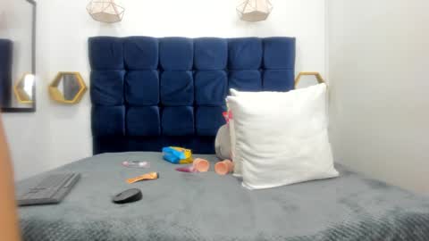 evelyn_morgan1 online show from 12/14/24, 12:55