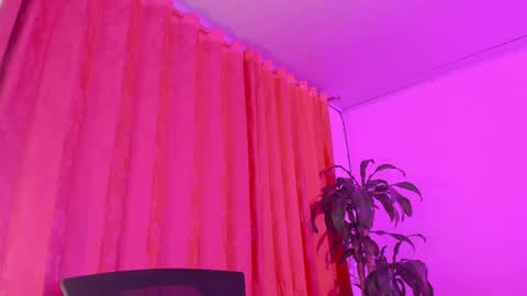 Snapshot of evelyn_sandoval chatting on 03/31/26, 02:02 Evelyn Sandoval online show from 03/31/26, 02:02