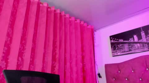 Snapshot of evelyn_sandoval chatting on 05/25/26, 01:33 Evelyn Sandoval online show from 05/25/26, 01:33