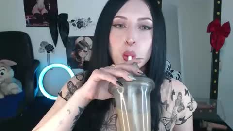 Snapshot of evelyn_sheeran chatting on 04/09/26, 05:18 Julieta online show from 04/09/26, 05:18