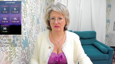 Snapshot of evelynblissful chatting on 12/18/24, 11:24 Evelyn online show from 12/18/24, 11:24