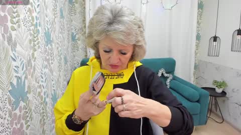 Snapshot of evelynblissful chatting on 12/26/24, 05:04 Evelyn online show from 12/26/24, 05:04