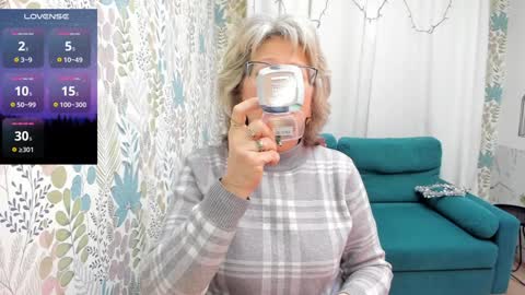 Snapshot of evelynblissful chatting on 01/06/25, 04:58 Evelyn online show from 01/06/25, 04:58