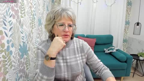 Snapshot of evelynblissful chatting on 01/09/25, 05:02 Evelyn online show from 01/09/25, 05:02