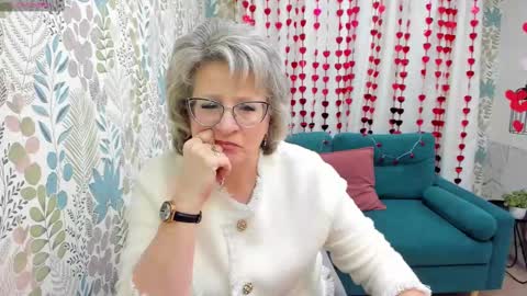 Snapshot of evelynblissful chatting on 02/18/25, 05:09 Evelyn online show from 02/18/25, 05:09