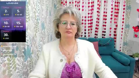 Snapshot of evelynblissful chatting on 02/18/25, 11:22 Evelyn online show from 02/18/25, 11:22