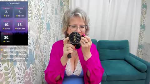 Snapshot of evelynblissful chatting on 02/28/25, 09:25 Evelyn online show from 02/28/25, 09:25