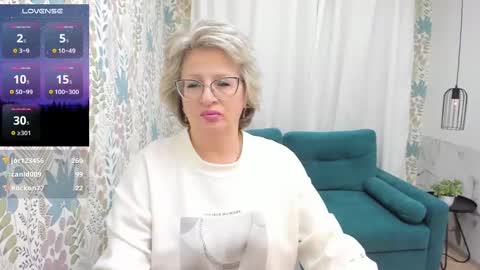 Snapshot of evelynblissful chatting on 03/10/25, 11:32 Evelyn online show from 03/10/25, 11:32