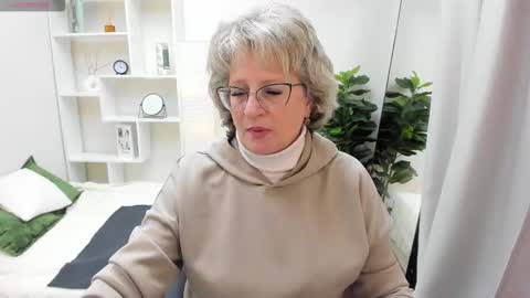 Snapshot of evelynblissful chatting on 09/23/25, 05:10 Evelyn online show from 09/23/25, 05:10