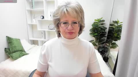 Snapshot of evelynblissful chatting on 10/14/25, 05:08 Evelyn online show from 10/14/25, 05:08