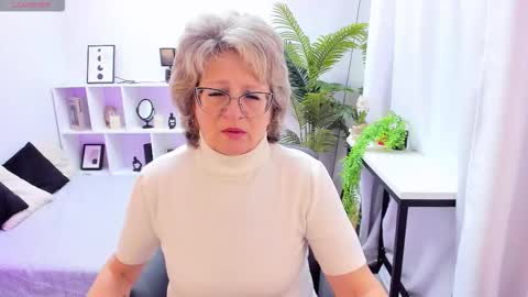 Snapshot of evelynblissful chatting on 11/04/25, 05:06 Evelyn online show from 11/04/25, 05:06