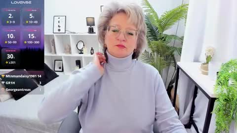 Snapshot of evelynblissful chatting on 11/26/25, 05:19 Evelyn online show from 11/26/25, 05:19