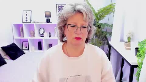 Snapshot of evelynblissful chatting on 11/28/25, 05:21 Evelyn online show from 11/28/25, 05:21