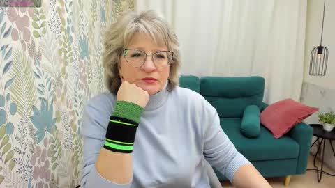 Snapshot of evelynblissful chatting on 02/04/26, 05:13 Evelyn online show from 02/04/26, 05:13