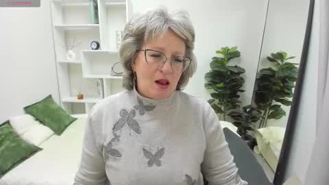 Snapshot of evelynblissful chatting on 02/23/26, 05:05 Evelyn online show from 02/23/26, 05:05