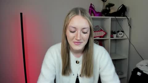 Snapshot of evelynblond chatting on 03/20/26, 01:38 evelynblond online show from 03/20/26, 01:38