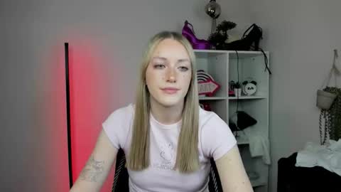 Snapshot of evelynblond chatting on 03/30/26, 12:39 evelynblond online show from 03/30/26, 12:39