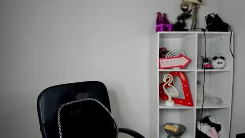 Snapshot of evelynblond chatting on 06/11/26, 12:47 evelynblond online show from 06/11/26, 12:47