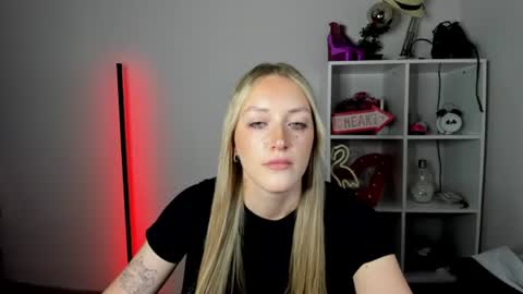 Snapshot of evelynblond chatting on 06/29/26, 12:38 evelynblond online show from 06/29/26, 12:38