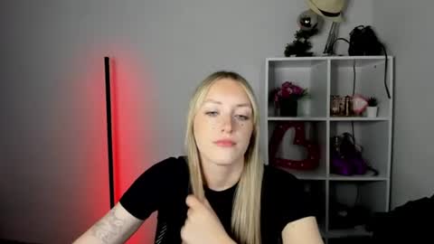 Snapshot of evelynblond chatting on 07/03/26, 12:55 evelynblond online show from 07/03/26, 12:55