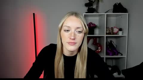 Snapshot of evelynblond chatting on 07/08/26, 12:31 evelynblond online show from 07/08/26, 12:31