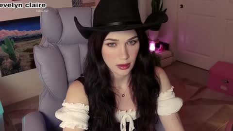 Snapshot of evelynclaire chatting on 03/21/26, 06:18 Evelyn Claire online show from 03/21/26, 06:18