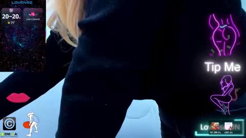 Snapshot of evelyne_rose chatting on 01/17/26, 06:07 evelyne_rose online show from 01/17/26, 06:07