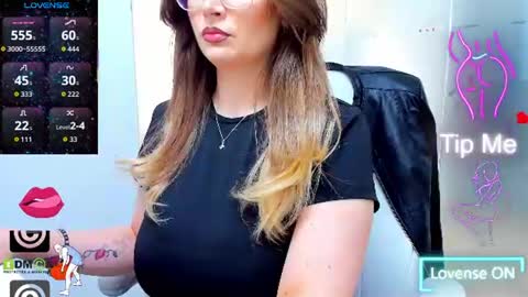 Snapshot of evelyne_rose chatting on 06/16/26, 05:10 evelyne_rose online show from 06/16/26, 05:10