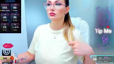 Snapshot of evelyne_rose chatting on 06/29/26, 04:52 evelyne_rose online show from 06/29/26, 04:52