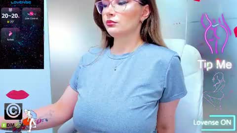 Snapshot of evelyne_rose chatting on 07/01/26, 05:09 evelyne_rose online show from 07/01/26, 05:09