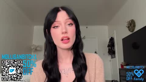 Snapshot of evelynforever chatting on 02/12/25, 10:37 Evelyn online show from 02/12/25, 10:37