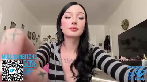 Evelyn online show from 12/17/25, 10:05