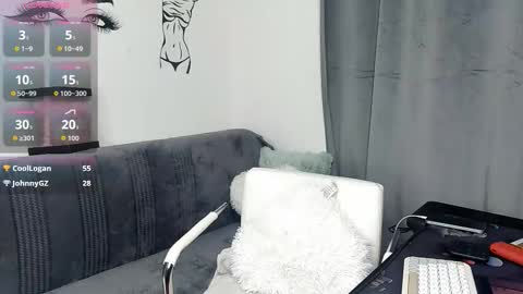 Snapshot of evelynhais chatting on 11/22/25, 06:40 Evelyn online show from 11/22/25, 06:40