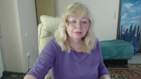 Snapshot of evelynloveshy chatting on 02/10/25, 07:04 BarbaraBlondy online show from 02/10/25, 07:04
