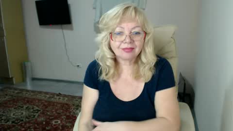 Snapshot of evelynloveshy chatting on 02/18/25, 12:04 BarbaraBlondy online show from 02/18/25, 12:04